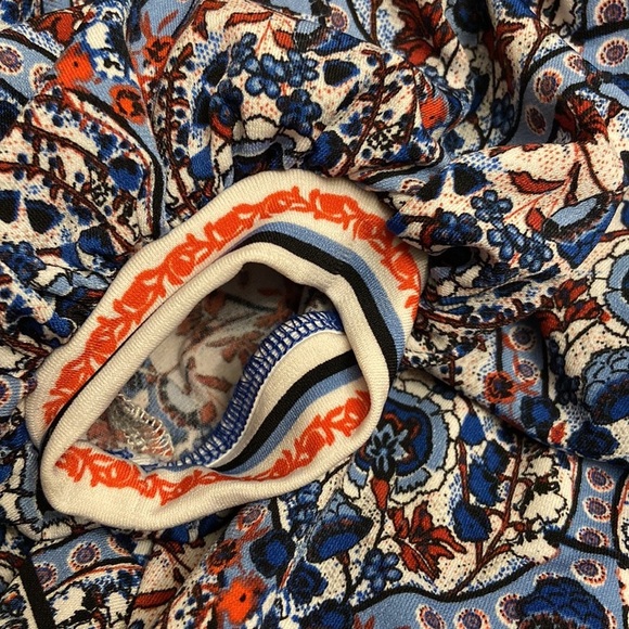 Max Studio Abstract Floral Pattern Print Pullover Long Sleeves Loose Fit Dress. - Picture 5 of 7